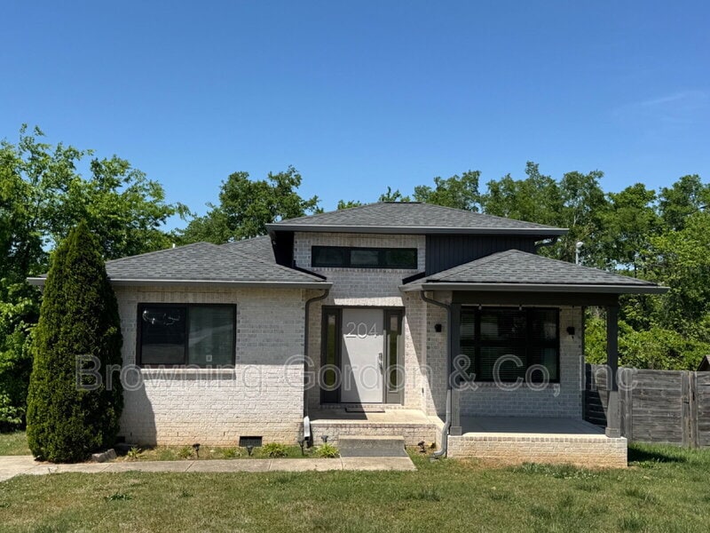 Photo - 204 Hodge Circle