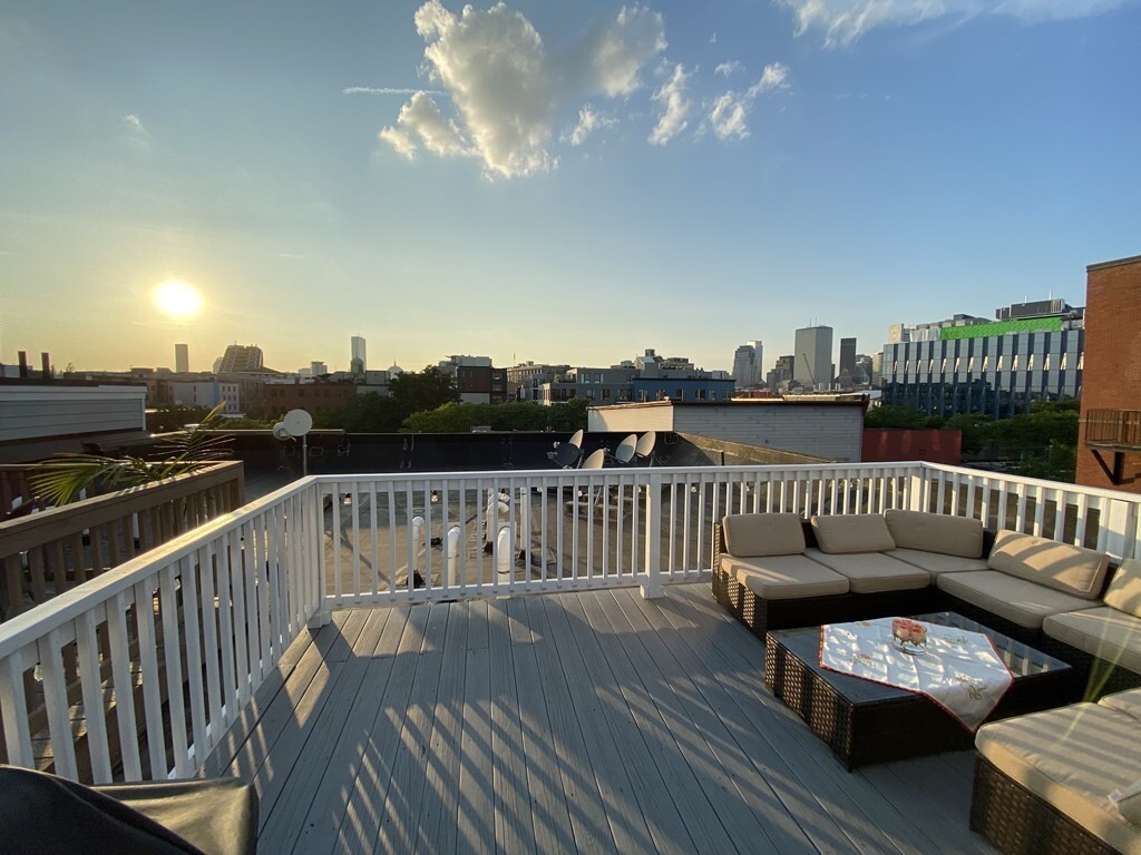 Primary Photo - 115 B St