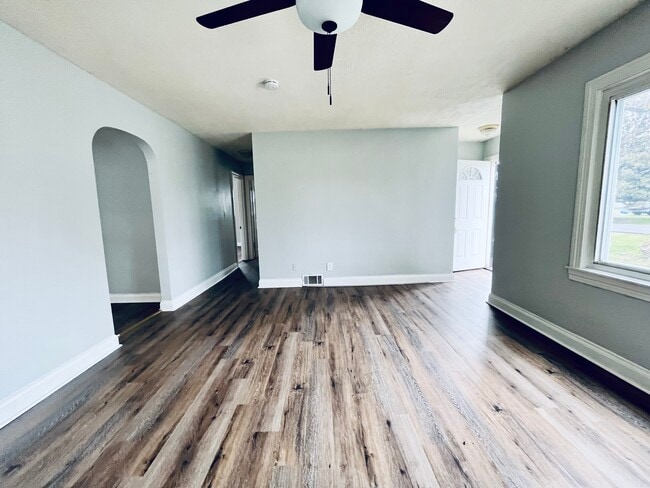 Building Photo - 5200 Stephan Dr