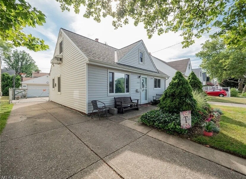 Primary Photo - 432 E 323rd St
