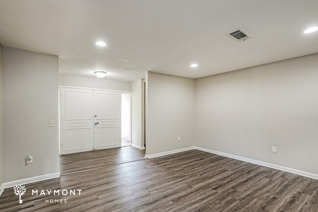 Foto del edificio - 1342 Springdale Dr