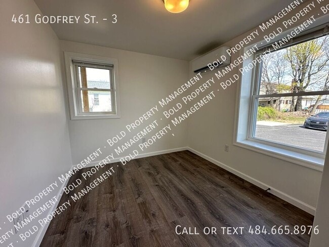 Building Photo - 461 Godfrey St