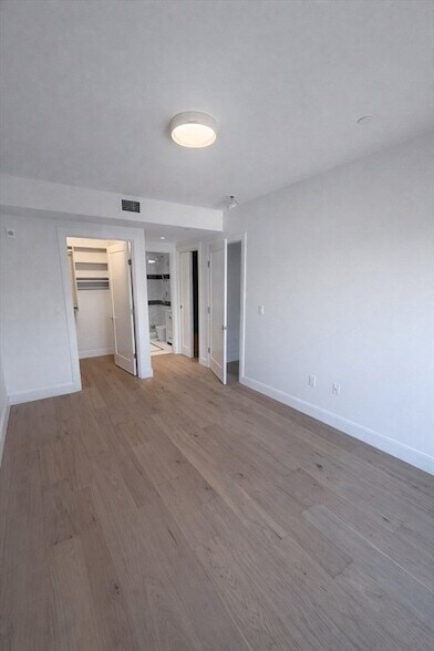 Foto del edificio - 65 L St