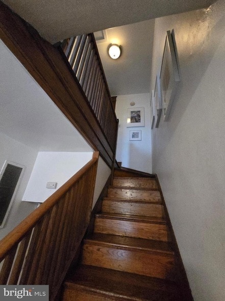 Foto del edificio - 1319 E Street NE Unit