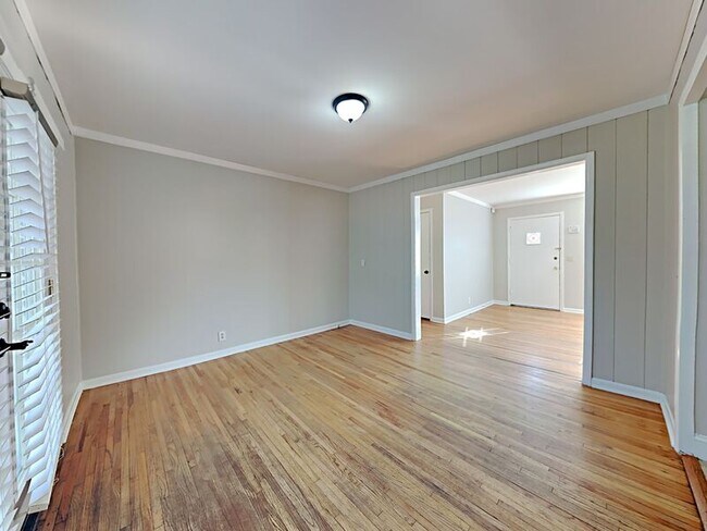 Foto del edificio - 214 Garrett Dr