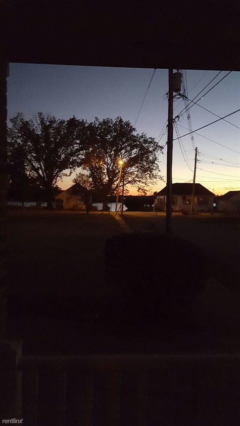 Building Photo - 5 Plum St