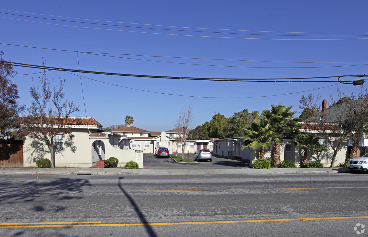 Foto principal - 37086 Sycamore St