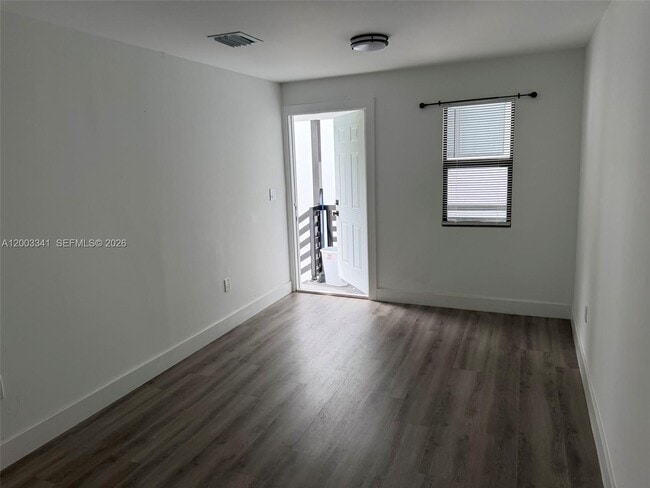 Building Photo - 628 SW 21st Ave