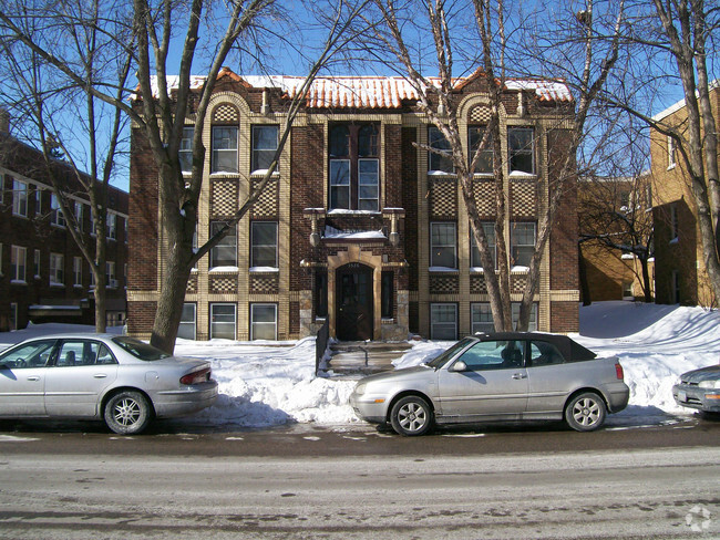 Building Photo - 3526 S Grand Ave