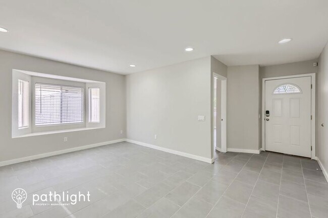 Building Photo - 3018 W Blackhawk Dr