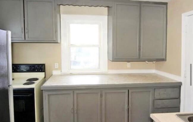 Building Photo - 1405 William St