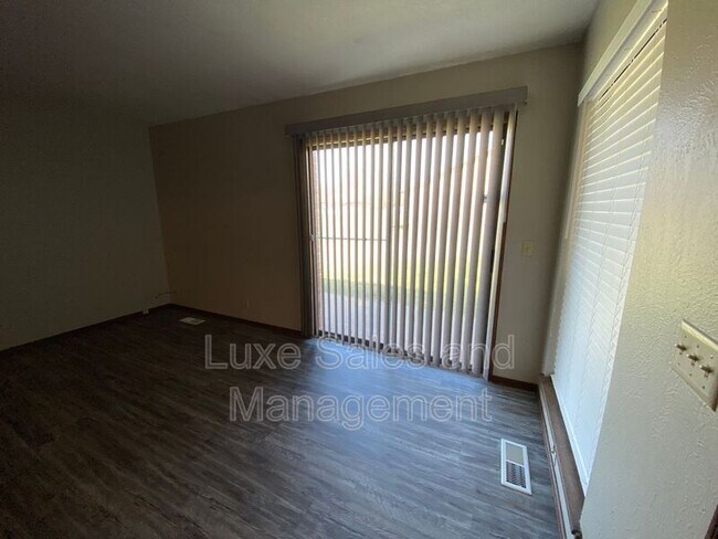 Foto del edificio - 8313 NW 7th St
