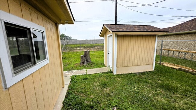 Building Photo - 19122 Sears Dr