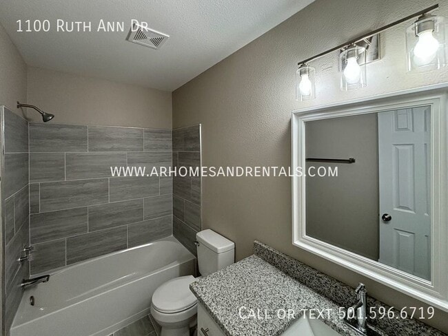 Building Photo - 1100 Ruth Ann Dr