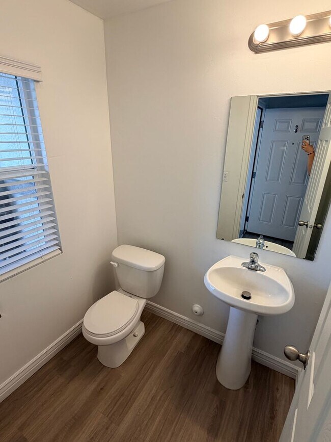 Foto del edificio - PAY NOTHING UNTIL AUGUST 1ST- 3 Bed, 2.5 Bath Townhome in Pleasant Grove