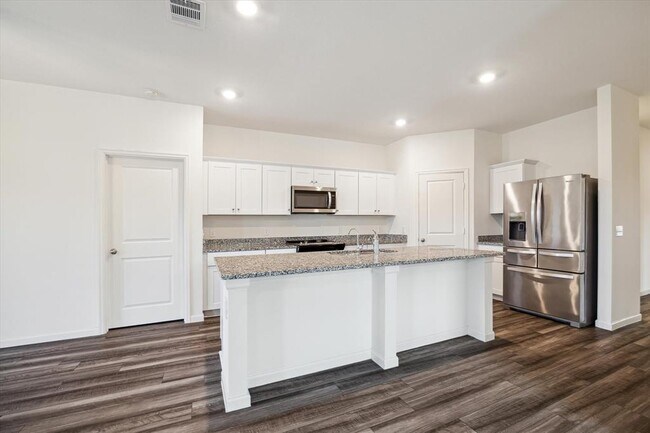 Building Photo - 4603 Highland Crest Dr