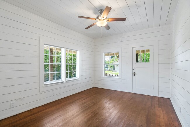 Building Photo - 1807 W Summit Ave.