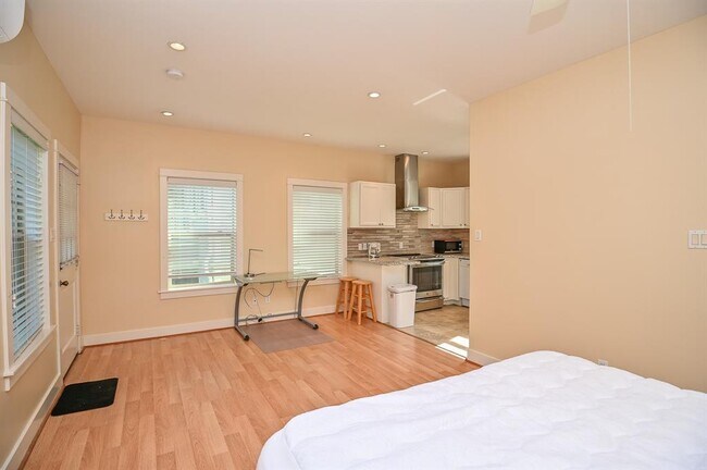 Foto del edificio - 4373 Faculty Ln