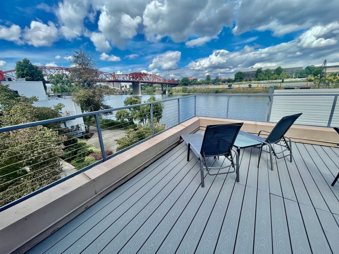 Top-Floor Riverfront Living with Broadway Bridge Views | 2 Bed + 2 Bath + Parking - Top-Floor Riverfront Living with Broadway Bridge Views | 2 Bed + 2 Bath + Parking