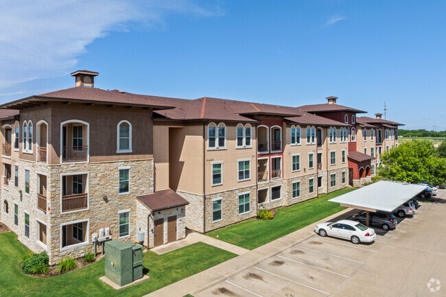 Building Photo - Highland Villas