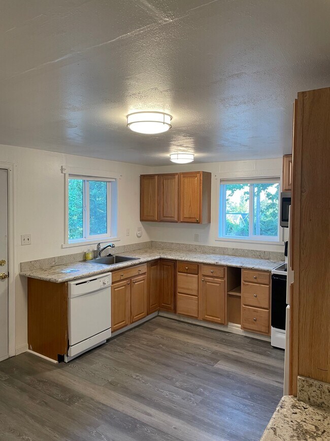 Building Photo - 704 19th Avenue