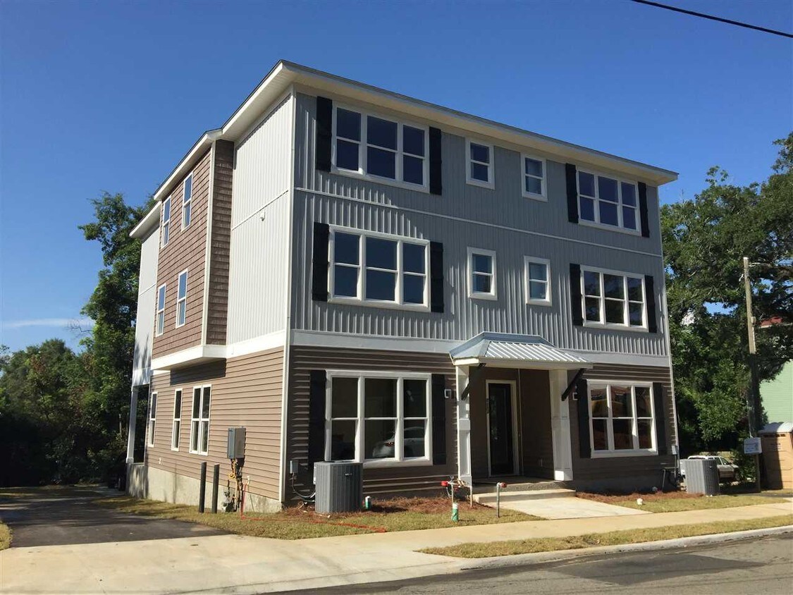 Primary Photo - 521 Conradi St