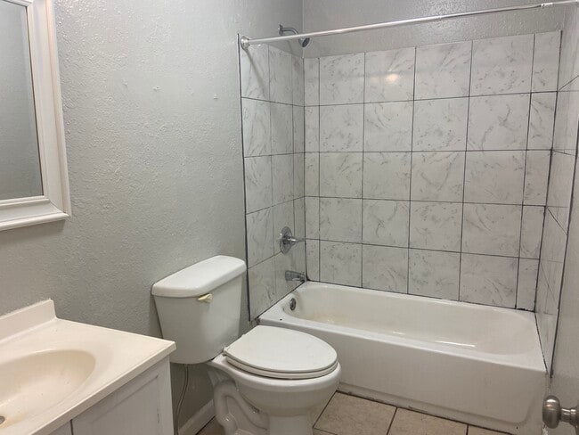 Building Photo - 803 White Avenue