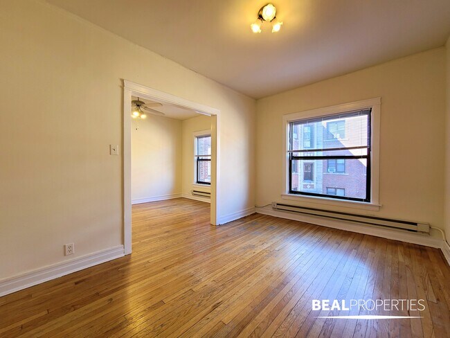 Foto del edificio - 815 W Waveland Ave