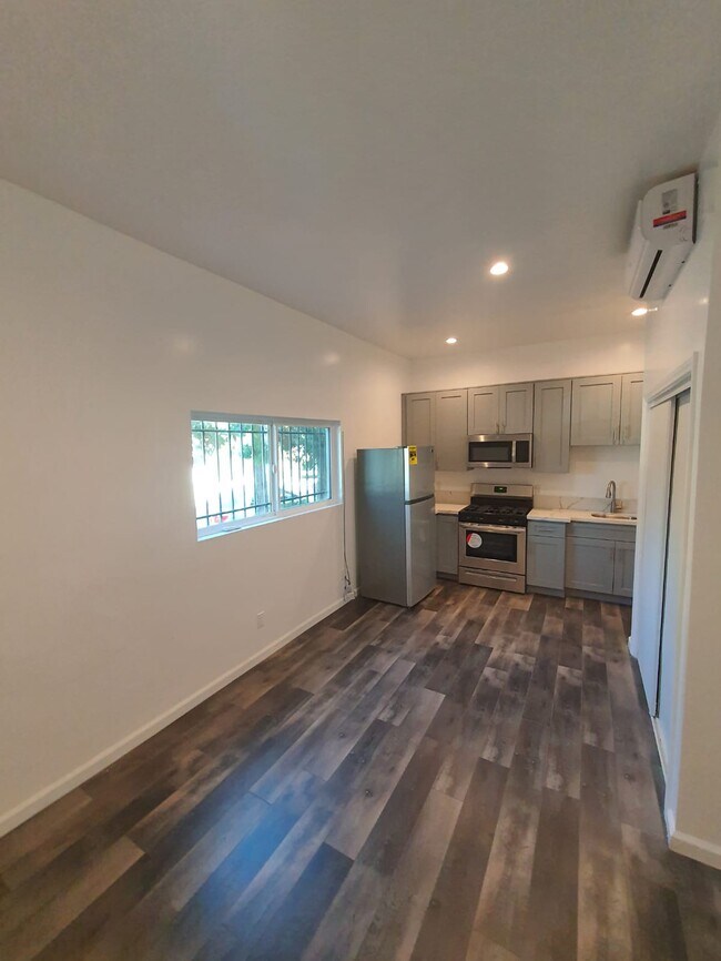 2518 5th W St Unit 100, Los Angeles, CA 90057 Apartments in Los