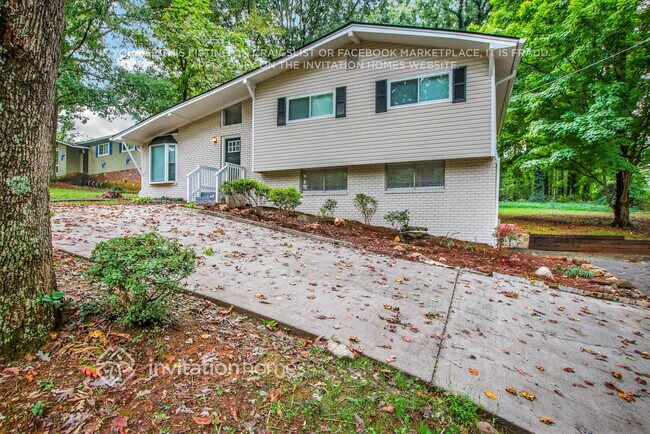 Foto del edificio - 6451 Courtney Dr