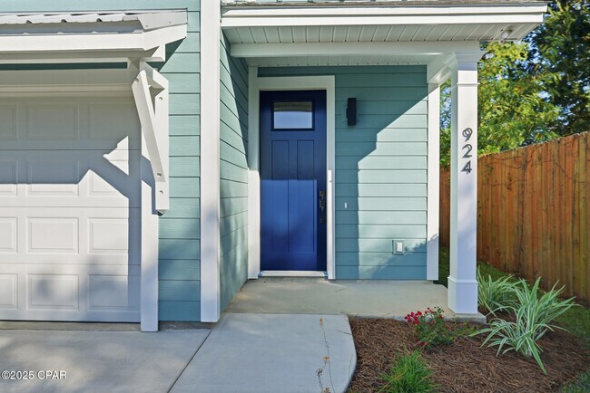 Foto del edificio - 924 Grace Ave