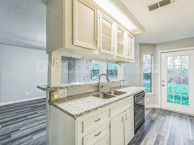 Building Photo - 1617 3rd St