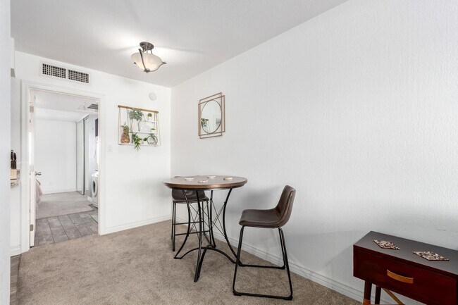 Foto del edificio - 5995 N 78th St