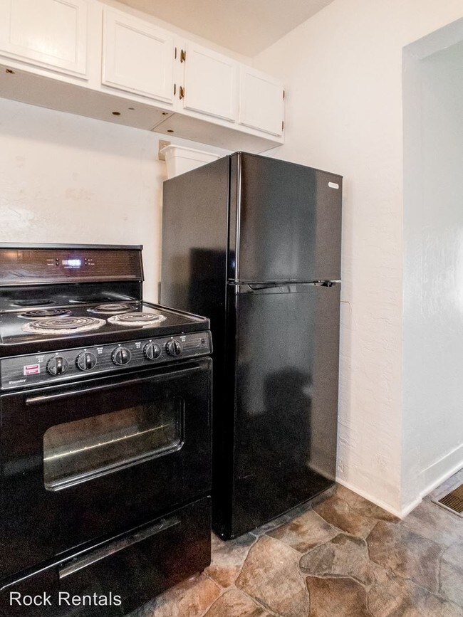 Building Photo - 1 br, 1 bath House - 817 E 8th Ave
