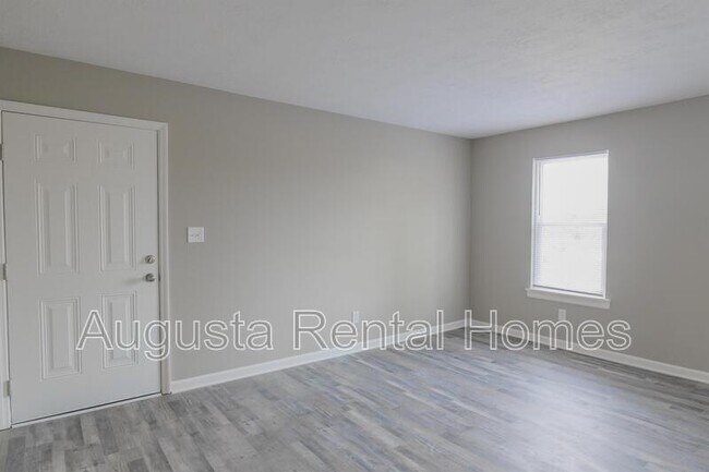 Foto del edificio - 144 Conifer Drive