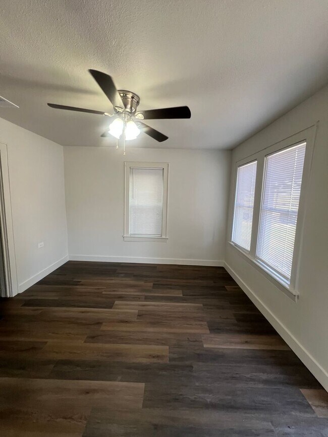 Foto del edificio - Updated 2 Bed 1 Bath