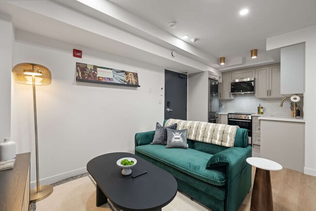 Building Photo - 168 McCaul St