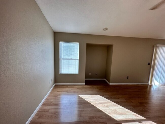 Building Photo - A Fabulous 3 Bedroom Single Story Home.