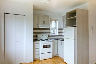 Building Photo - 539 Rue Prince Arthur O