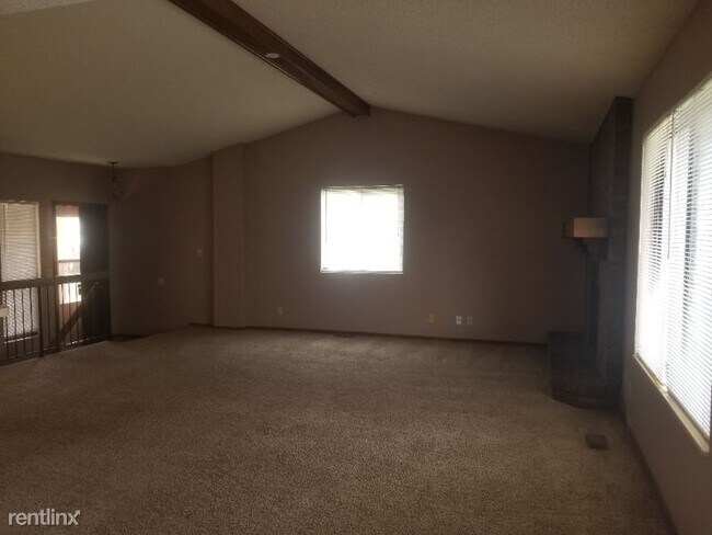 Building Photo - 2 br, 2 bath Townhome - 9142 Funston