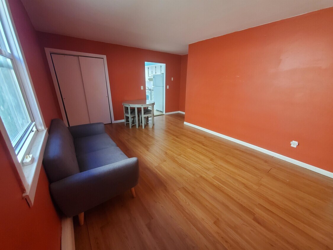 16 Mechanic St, Bayonne, NJ 07002 Room for Rent in Bayonne, NJ