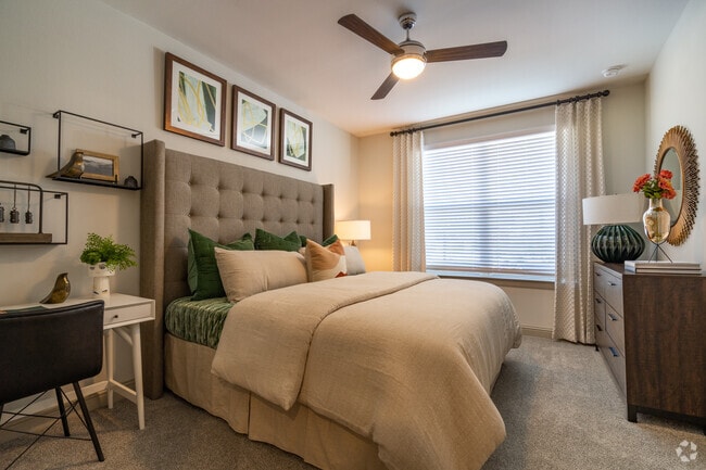 Interior Photo - Domain Town Center