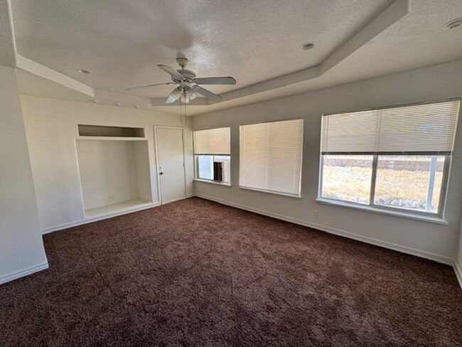 Building Photo - Remodeled 4+2 In Quiet Neighborhood - $3000