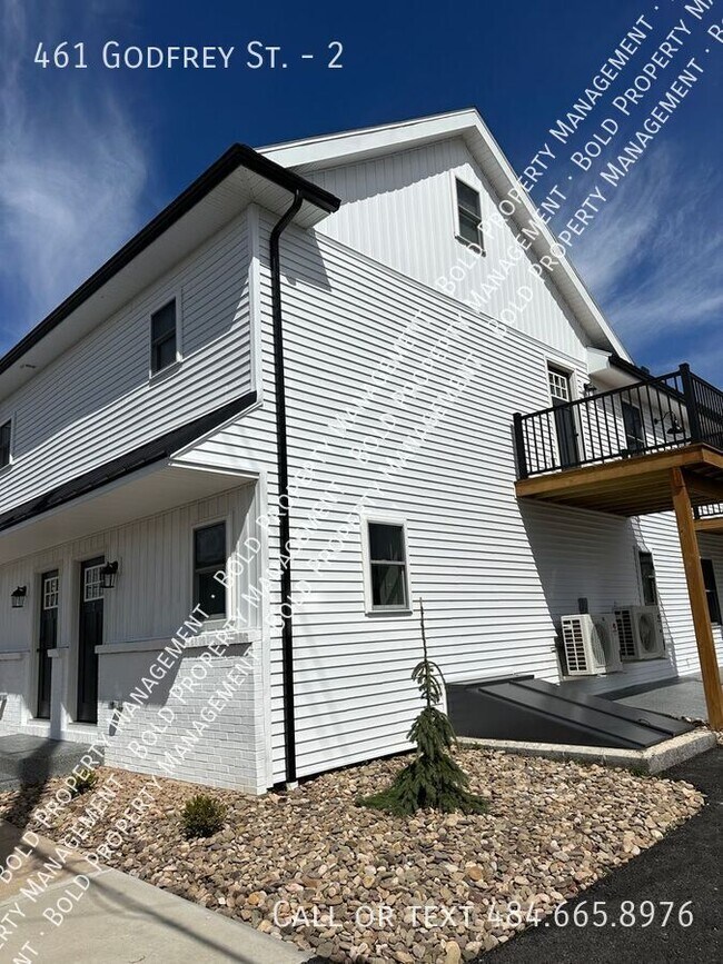 Building Photo - 461 Godfrey St