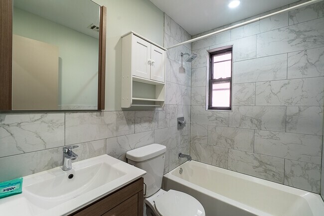 Foto del edificio - 3279 33rd St