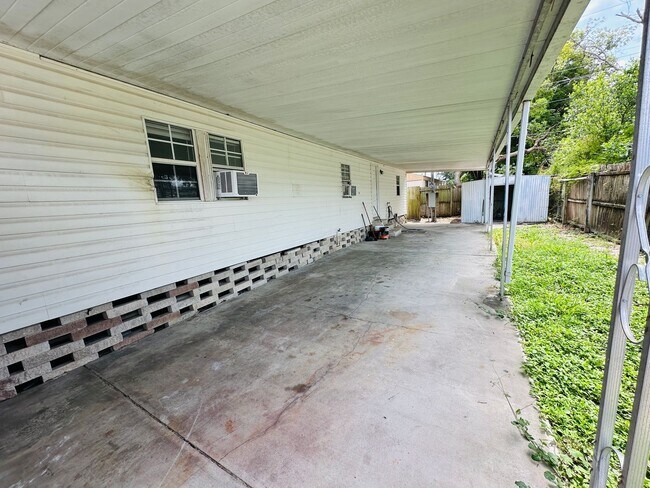 Foto del edificio - 2 Bed 1.5 Bath, Minutes from Tarpon Springs