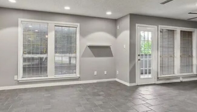 Building Photo - 4067 Beltway-2211