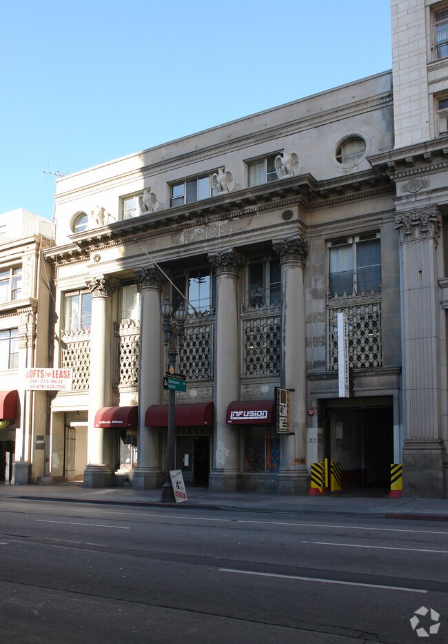 Building Photo - 717-721 S Spring St
