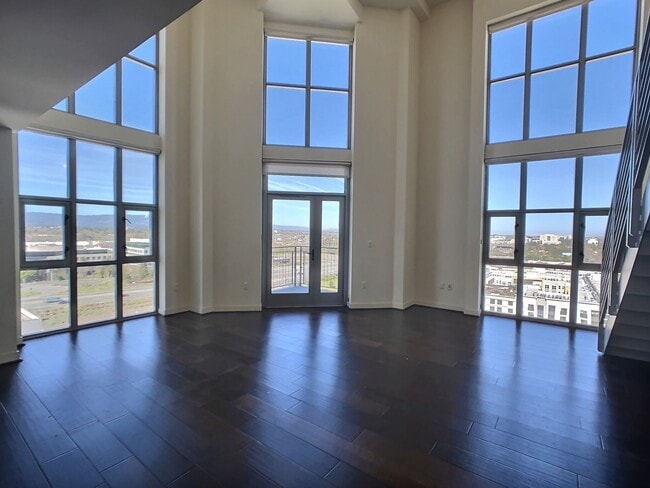 Fantastic 2 Bed/2Bath Penthouse with Panor... - Fantastic 2 Bed/2Bath Penthouse with Panor...