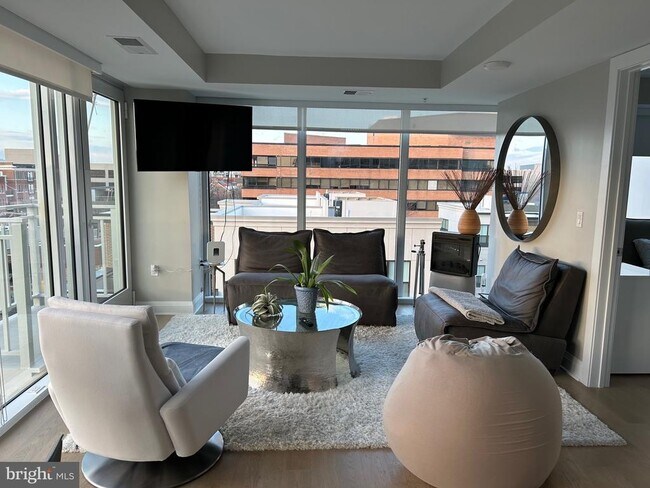 Foto del edificio - 925 N Fairfax St